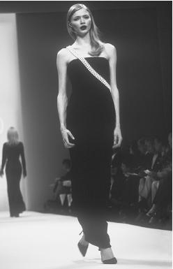 Bill Blass, fall 1998 collection. © Fashion Syndicate Press.