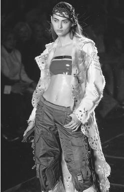 Christian Dior, fall/winter 2001 ready-to-wear collection designed by John Galliano. © AP/Wide World Photos.