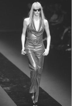 Genny Holding SpA, fall/winter 2001-02 collection: leather halter ensemble. © AP/Wide World Photos.