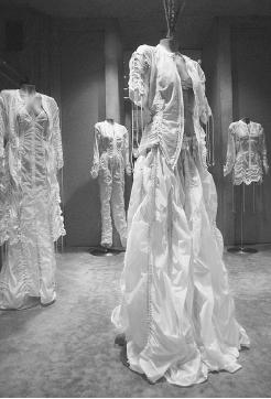 Norma Kamali, spring 1998 collection: wedding gown made of parachute nylon. © AP/Wide World Photos.