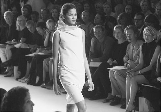 Calvin Klein, spring 2001 collection: plaster silk tissue radzimir dress. © AP/Wide World Photos.