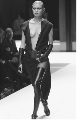 Mariuccia Mandelli, designed for Krizia's fall/winter 2001-02 Top luxury line collection. © AP/Wide World Photos.