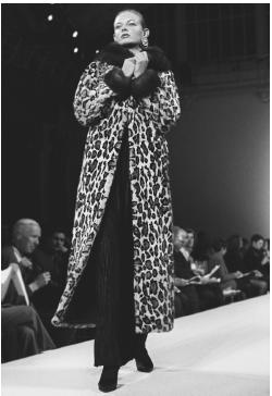 Mary McFadden, fall/winter 1999 collection: sheared mink coat with a stenciled leopard print. © AP/Wide World Photos.