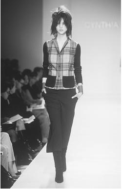 Cynthia Steffe, fall 2001 collection. © Fashion Syndicate Press.